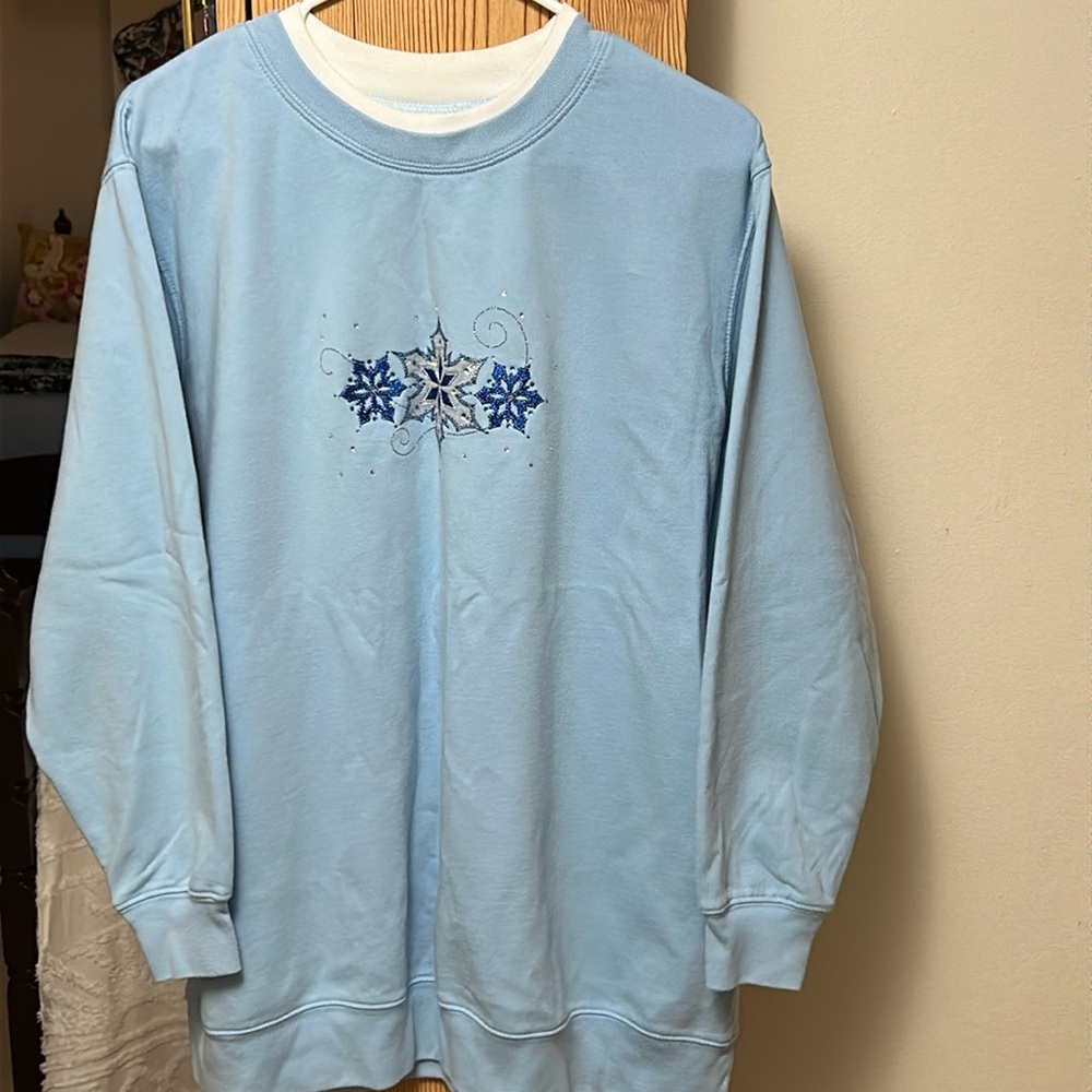 Like New MCC Energy Sportswear Sweatshirt With Blue Snowflakes.